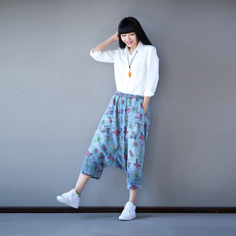 Printed Washed And Frayed Cropped Jeans