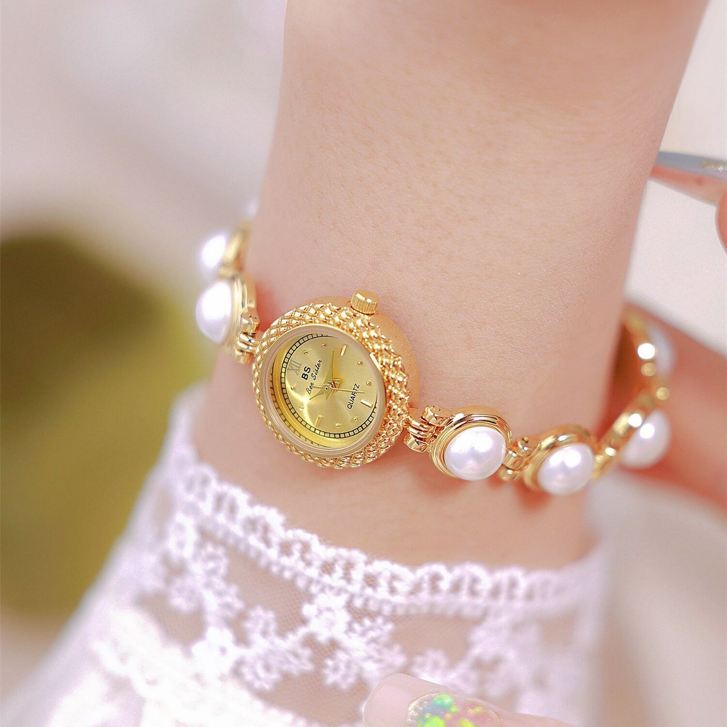 "Pearl Brilliance Light Luxury Women's Watch"