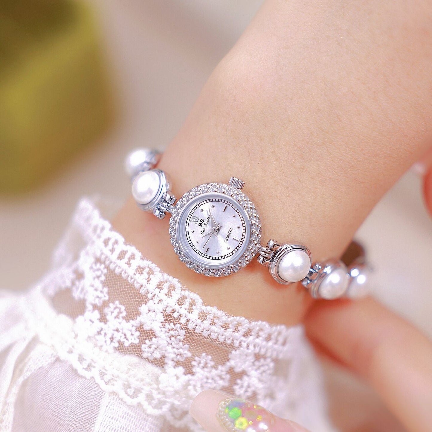 "Pearl Brilliance Light Luxury Women's Watch"
