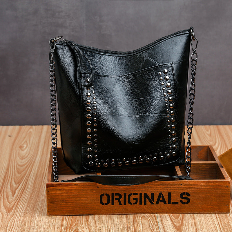 New Female Retro Large-capacity PU Soft Leather Rivet