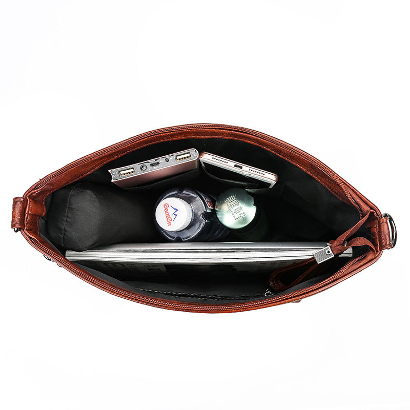 New Female Retro Large-capacity PU Soft Leather Rivet