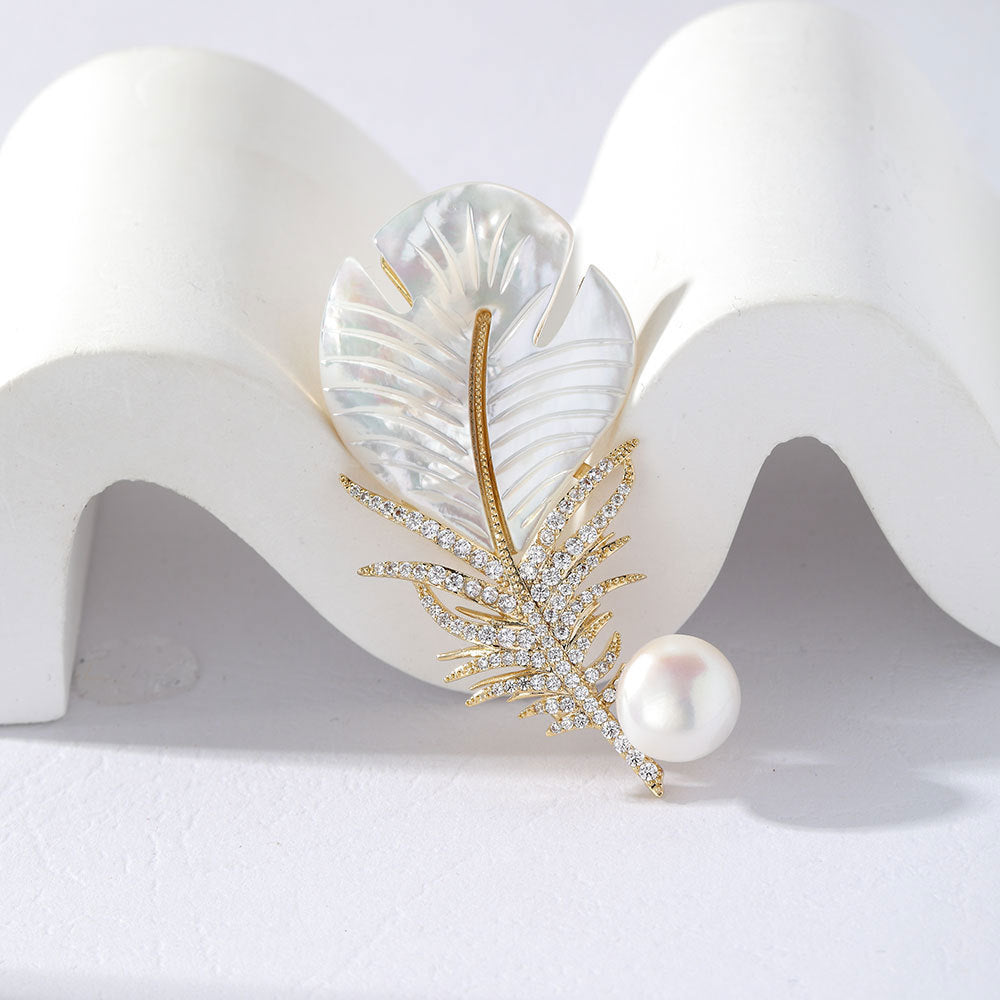 Luxury Seashell ((Natural Freshwater Pearl)) Brooch