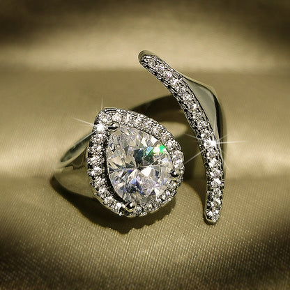 Women's luxury diamond solitaire ring