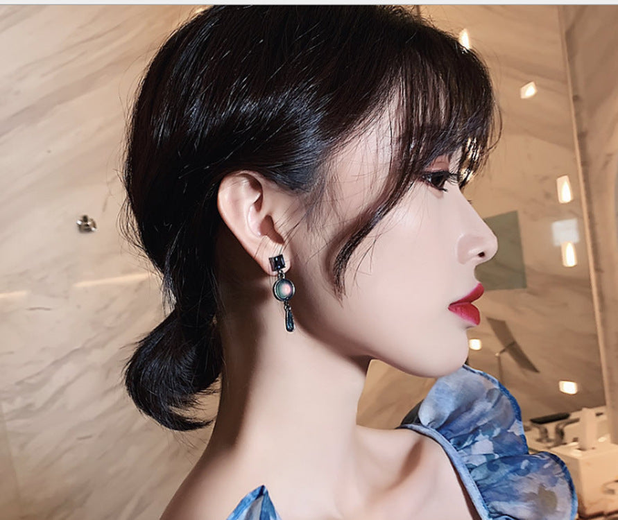 Light luxury design crystal earrings