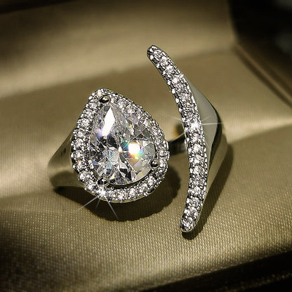 Women's luxury diamond solitaire ring