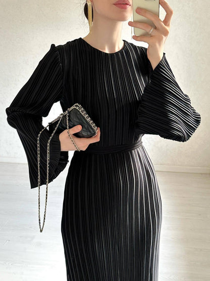 Elegant Pleated Bell Sleeve Mid-length Dress