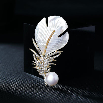Luxury Seashell ((Natural Freshwater Pearl)) Brooch