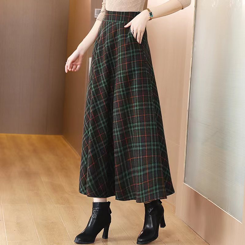 Women's Woolen Long Skirt Is Versatile