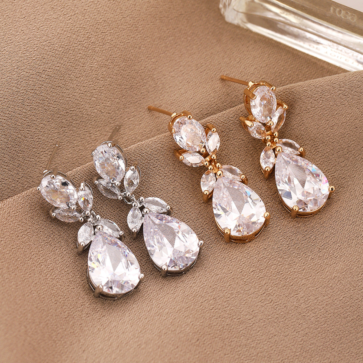 Water Drop Copper Earrings Studded With Zircon Niche