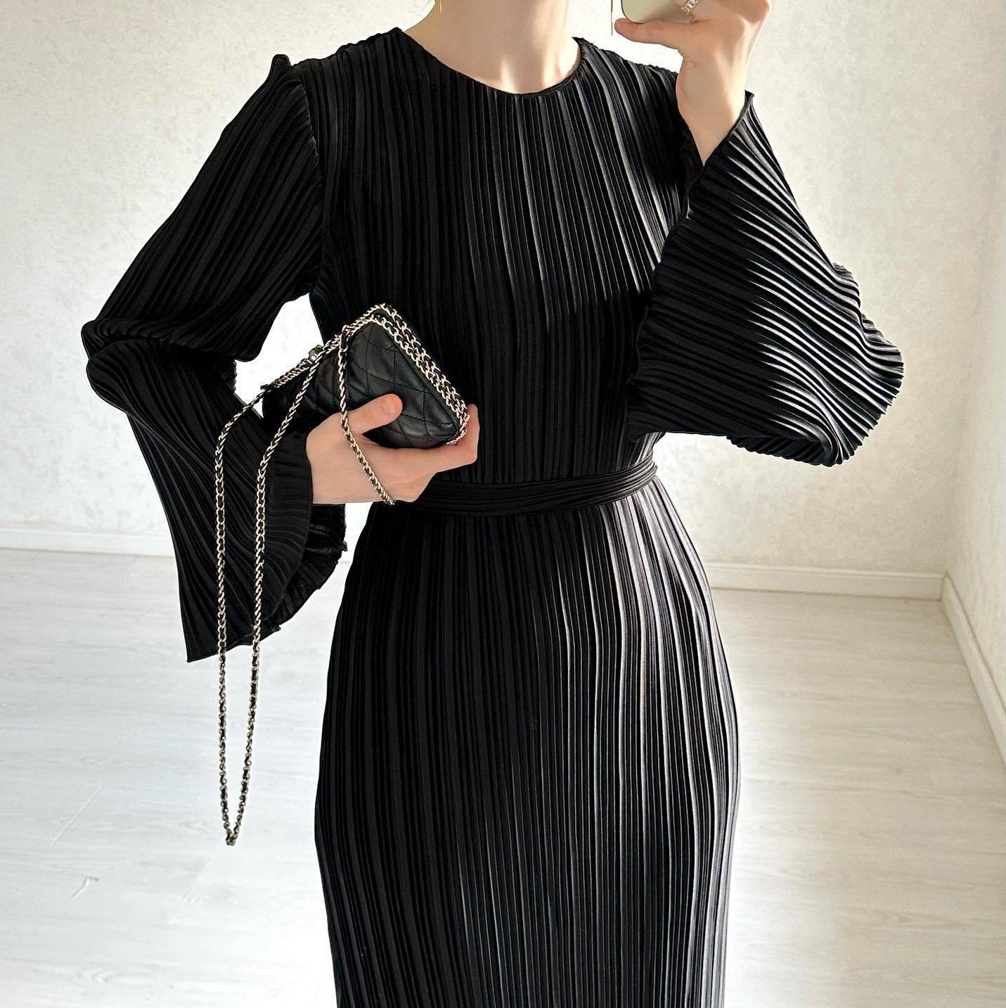 Elegant Pleated Bell Sleeve Mid-length Dress